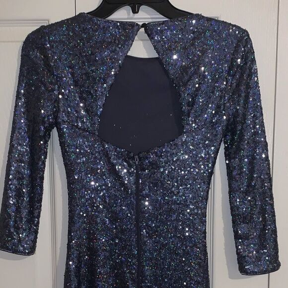 As U Wish Cocktail dress. Blue sequins. Size XS. Keyhole back. - Picture 4 of 10
